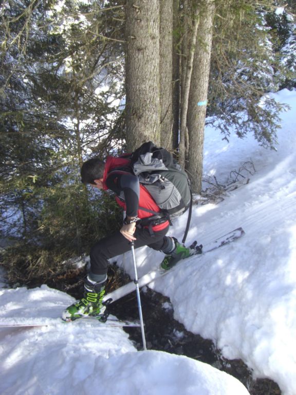 skialp-vallaccia_01 Slight difficulties in crossing a stram