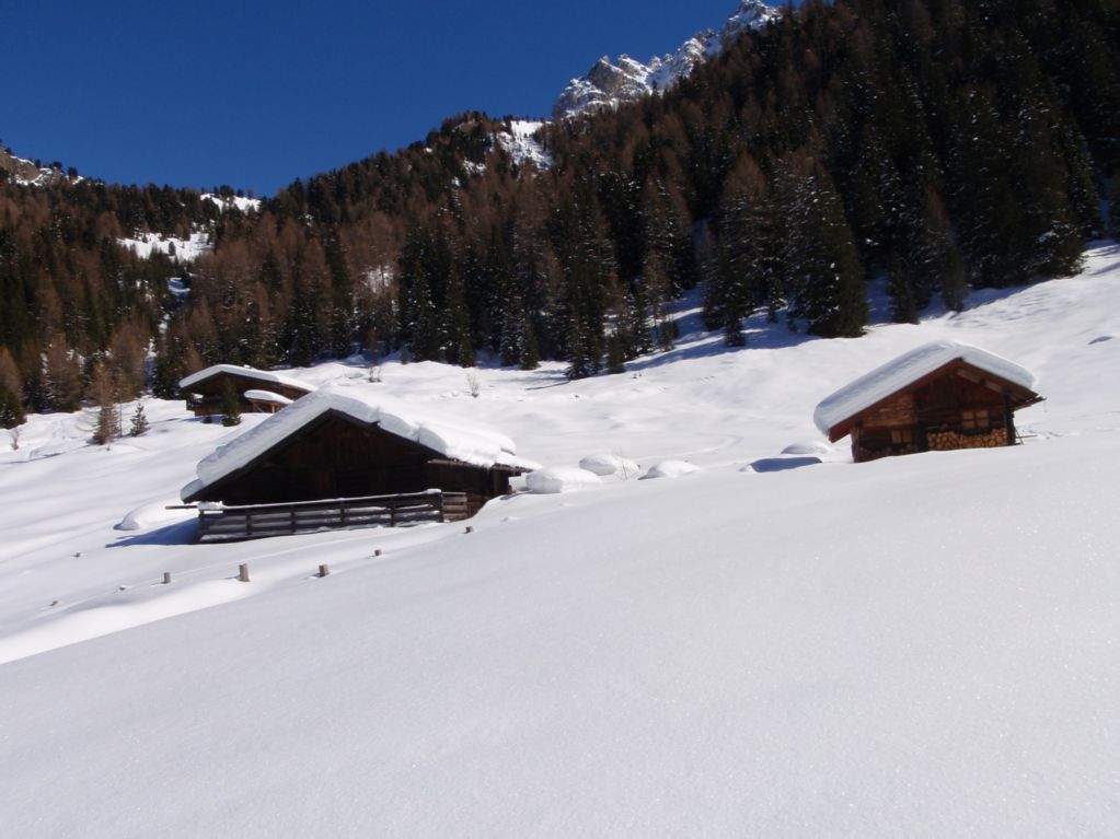 skialp-vallaccia_04 Passing few snow immersed little mountain huts